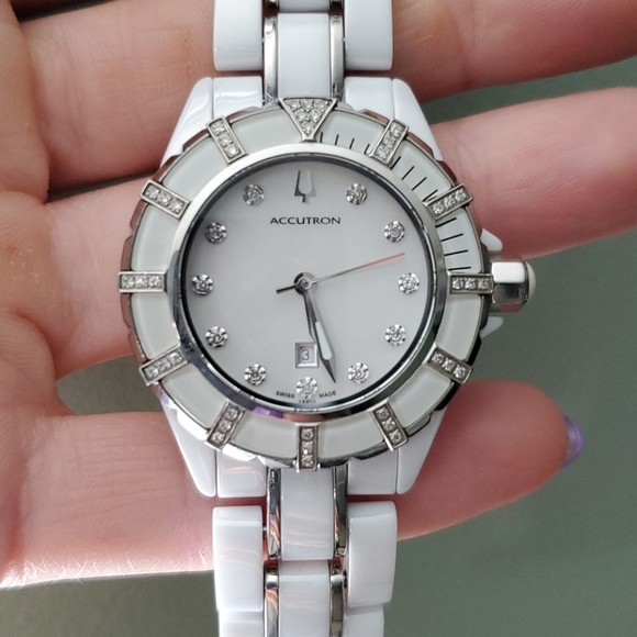 White porcelain and diamond Accutron watch - Picture 2 of 2